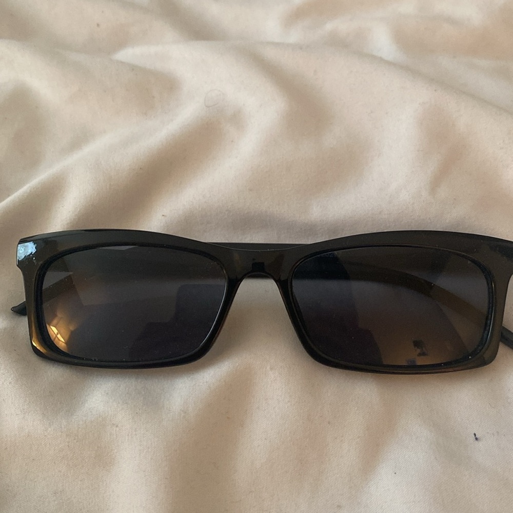 Black rectangular sunglasses - Picture 2 of 3
